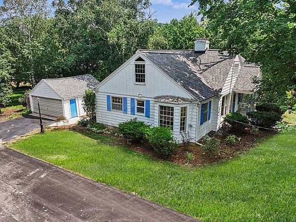 3rd image of 1422 Derby Dr NW