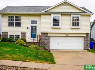 16710 Burdette St, Omaha, NE 68116