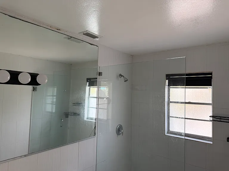 1818 NE Dixie Hwy — Photo 10