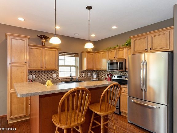 4th image of 765 Berkshire Ln