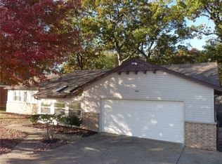 4301 W Olive St, Rogers, AR 72756