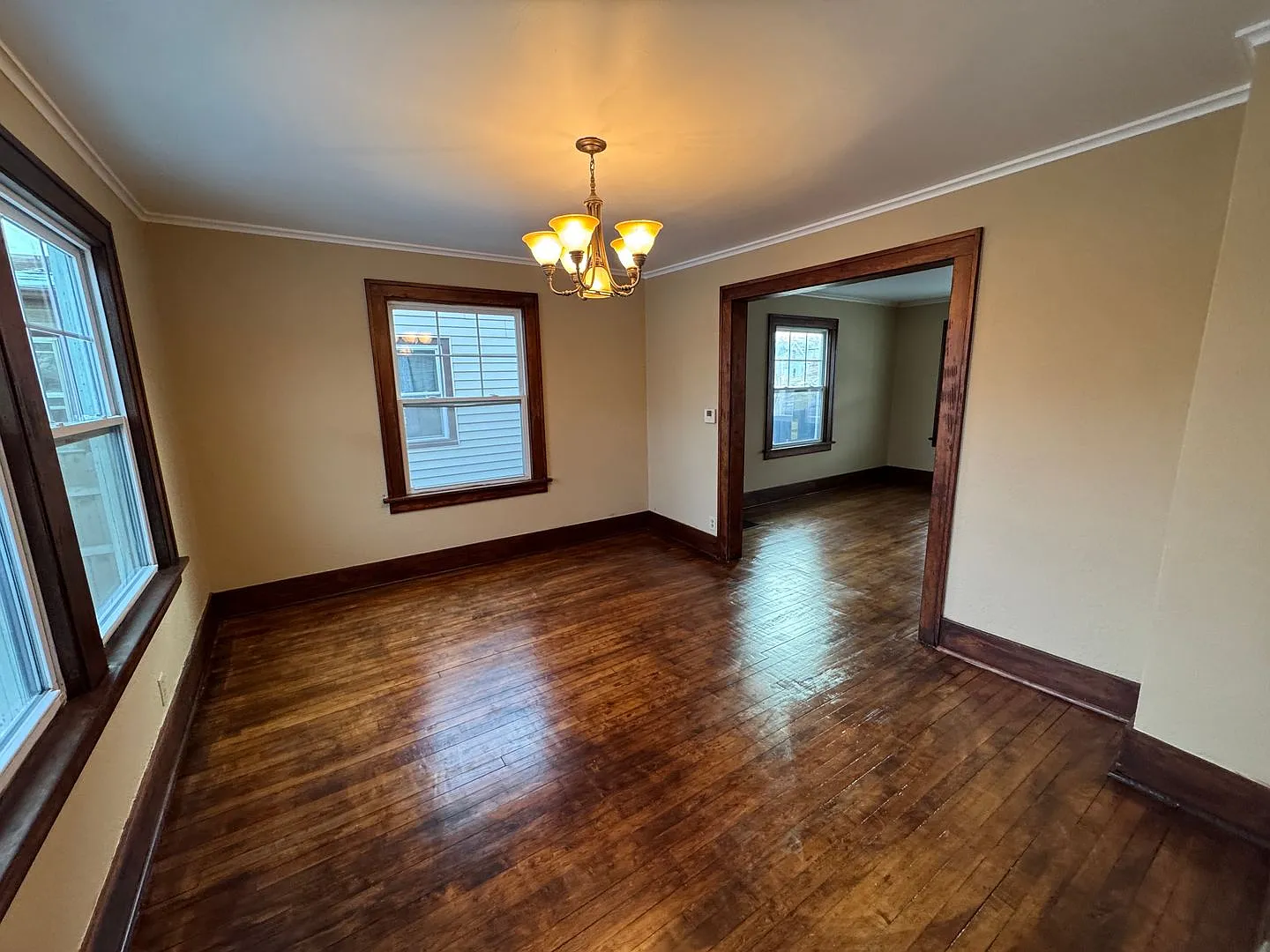 Beautiful 3-Bedroom Home with Spacious Living Area & Detached Garage — Photo 2