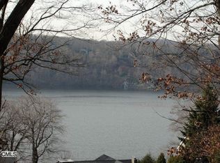 48 Mountain View Dr, Brookfield, CT 06804