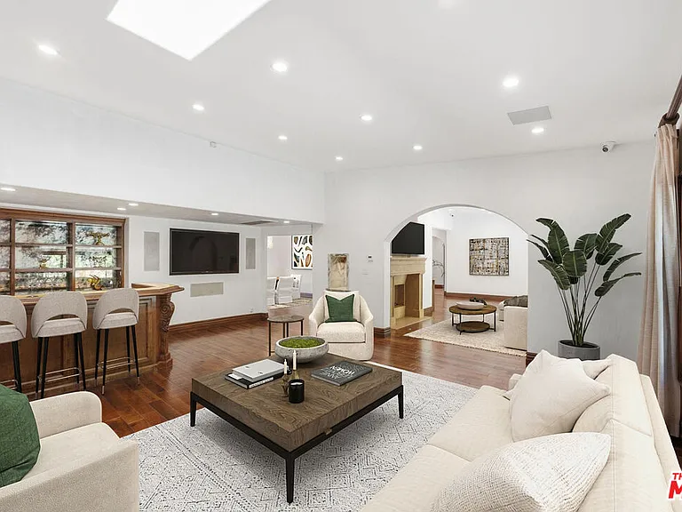 2108 San Ysidro Dr — Photo 10