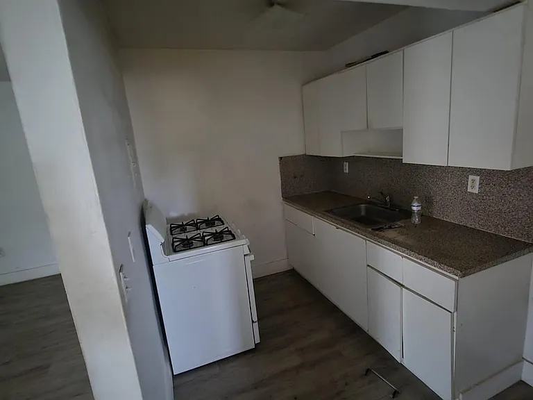 1895 NW 35th St #18 — Photo 6