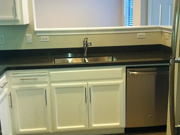 2x2 / 855 sf - Kitchen (dining room)
