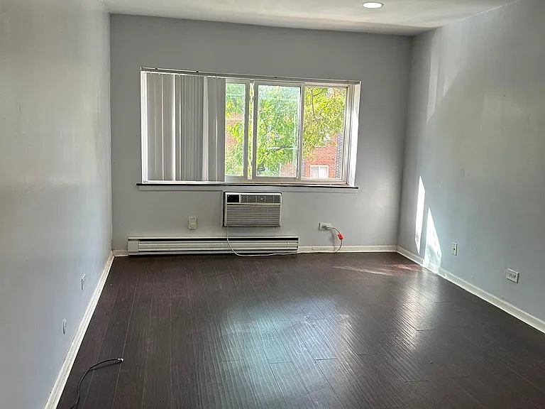 3825-508 N Pine Grove Ave — Photo 3