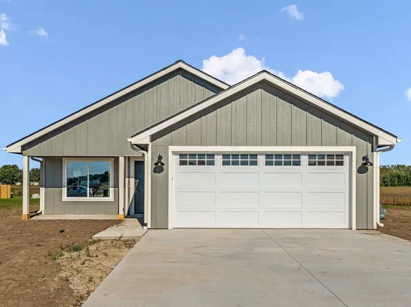 1922 NW Greenwood Ct, Topeka, KS 66608