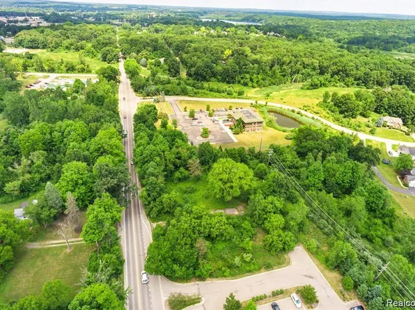 1646 N Milford Rd, Milford, MI 48381
