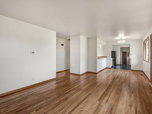 4th image of 1526 N St NE
