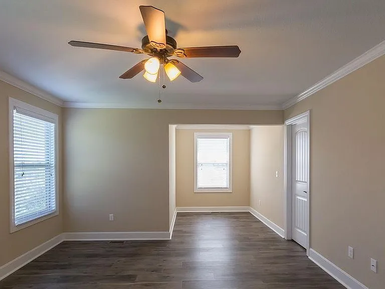 2109 Cove Ct — Photo 3