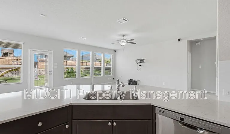 1858 Lauter Ln — Photo 3