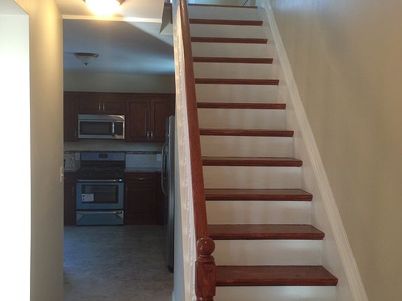 4th image of 21 Scribner Ave