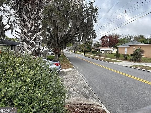 5th image of 1612 Martin L King Jr Ave