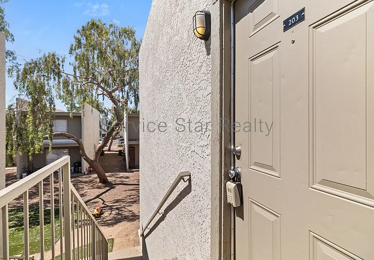 2807 E Le Marche Ave #203 — Photo 16