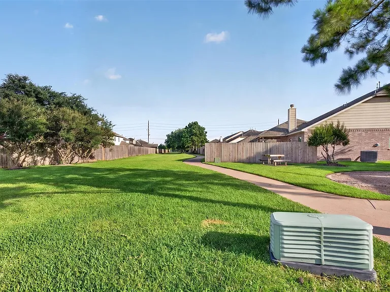 10103 Sweet Willow Ln — Photo 40