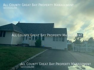 48 Pickwick Dr, Commack, NY 11725