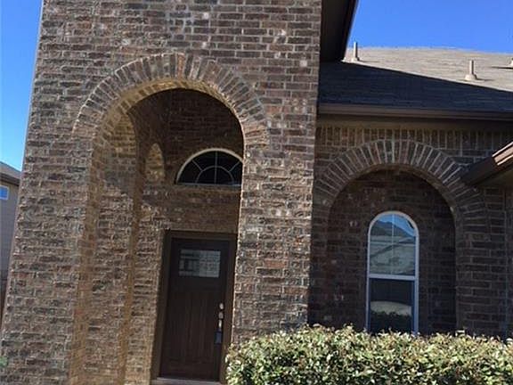 2nd image of 2925 Post Oak Cir