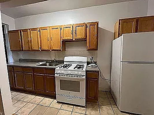 3rd image of 840 Ocean Ave #1L
