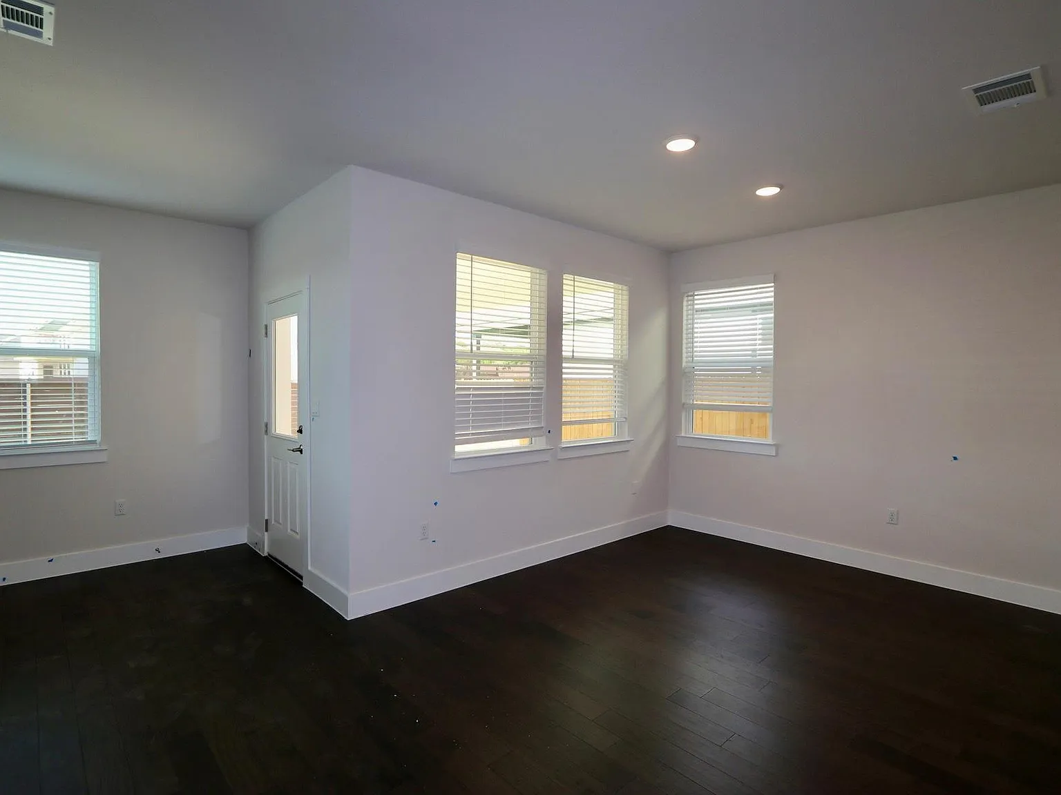 4 bed, 2.5 bath, 2081 sqft, $2,500 — Photo 4
