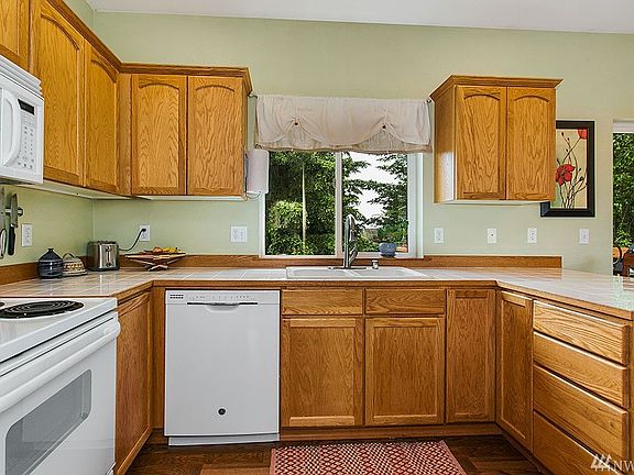5th image of 7216 37th St NE
