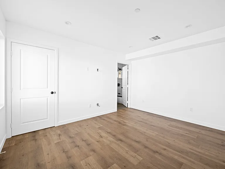 6830 Hazeltine Ave — Photo 52