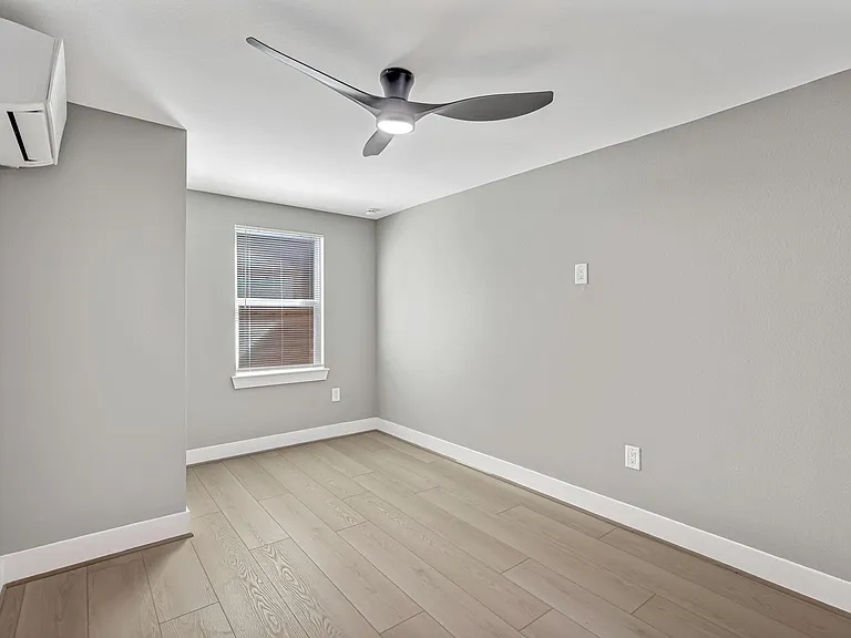 430 N Hutcheson St — Photo 28
