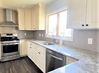 10 Donald Ln, Huntington, NY 11743