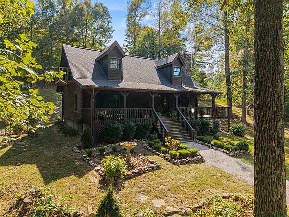 3rd image of 854 Wildrose Rd
