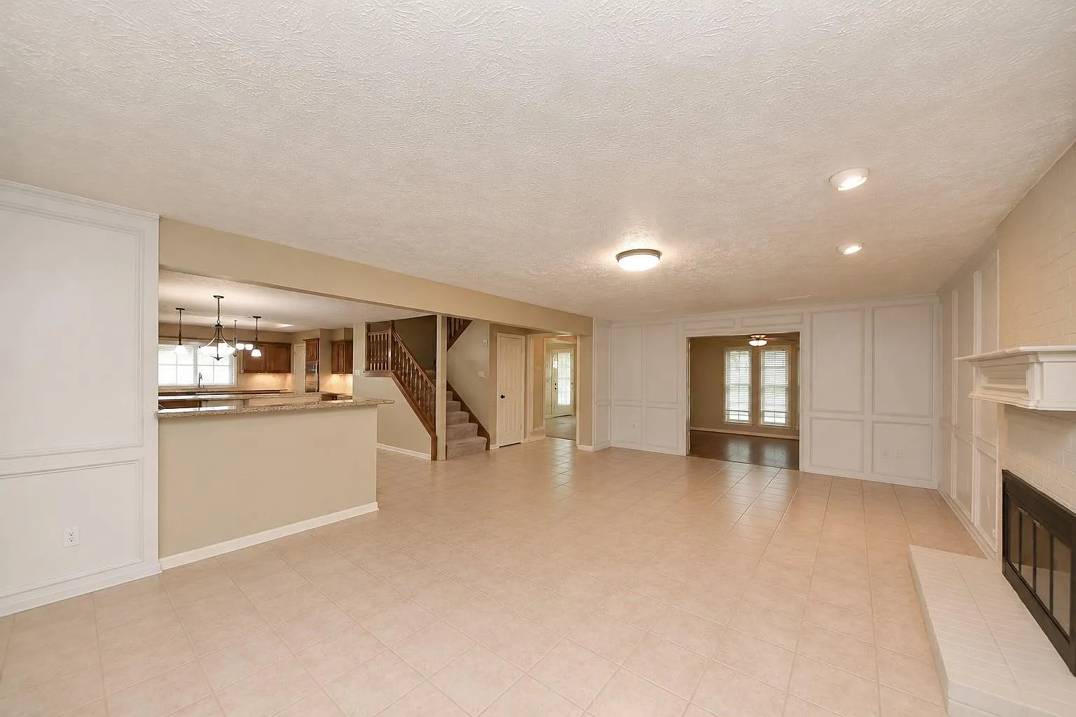 4 bed, 2.5 bath, 3147 sqft, $3,000 — Photo 4