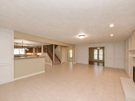 4th image of 2307 Stephens Grant Dr