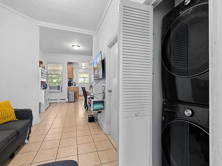 86 Griffith St #2 — Photo 3