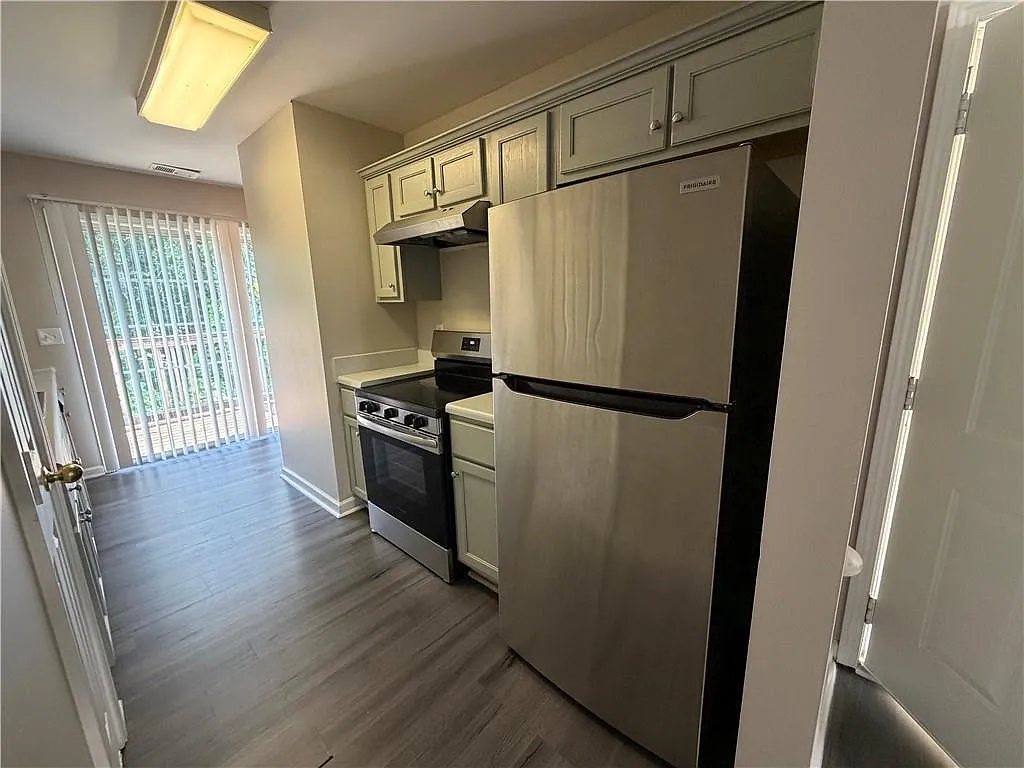 3 bed, 2.0 bath, 1200 sqft, $1,550 — Photo 4