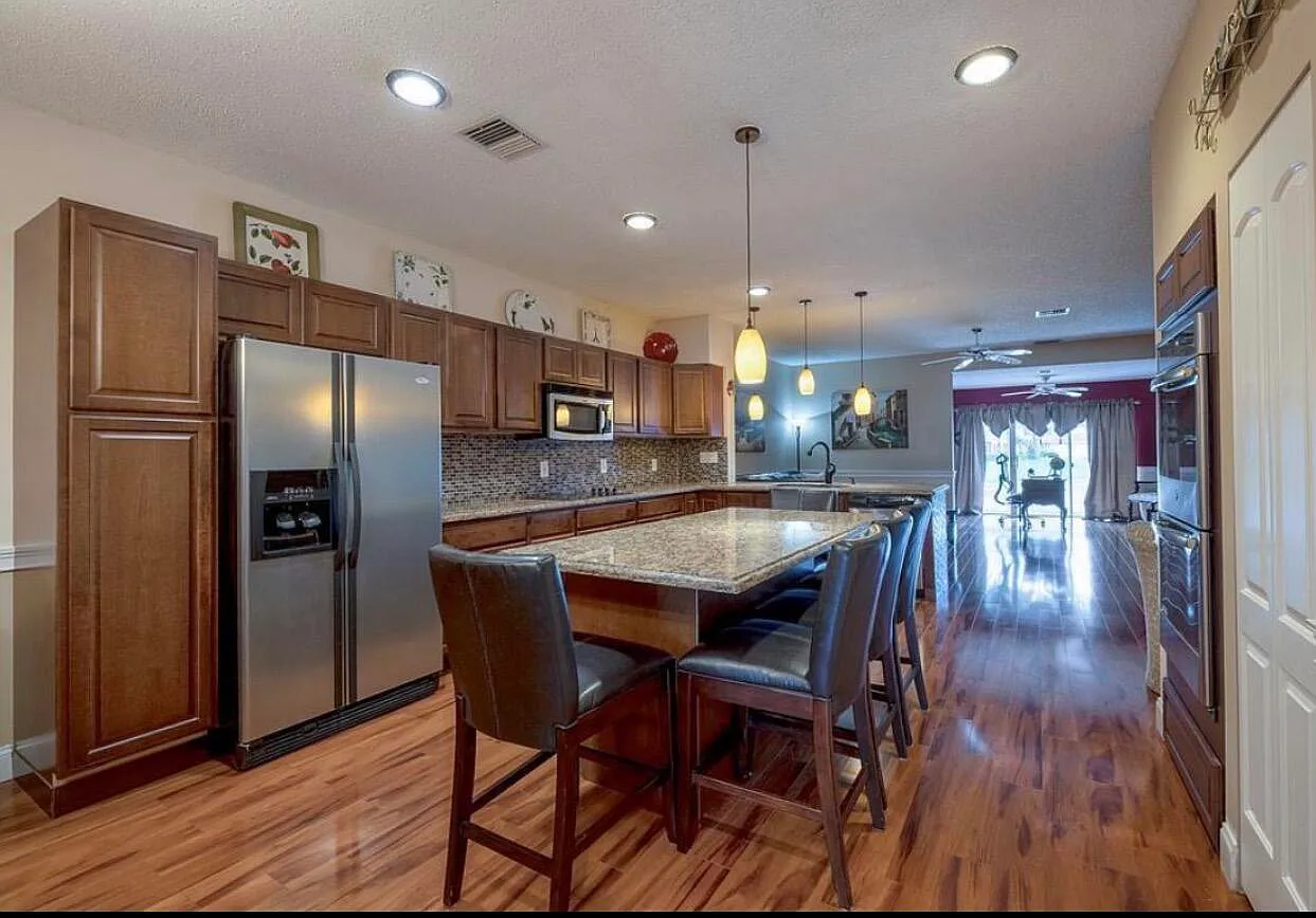 3 bed, 2.5 bath, 2088 sqft, $3,500 — Photo 2