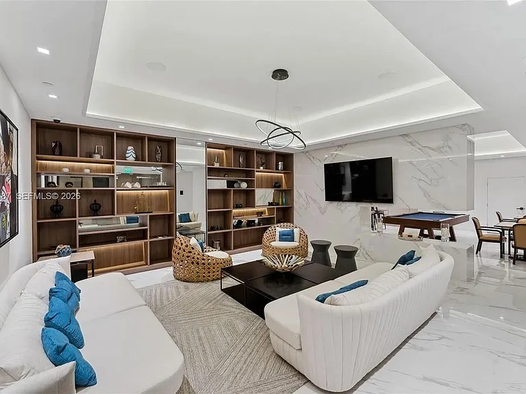 1000 W Island Blvd #2806 — Photo 41