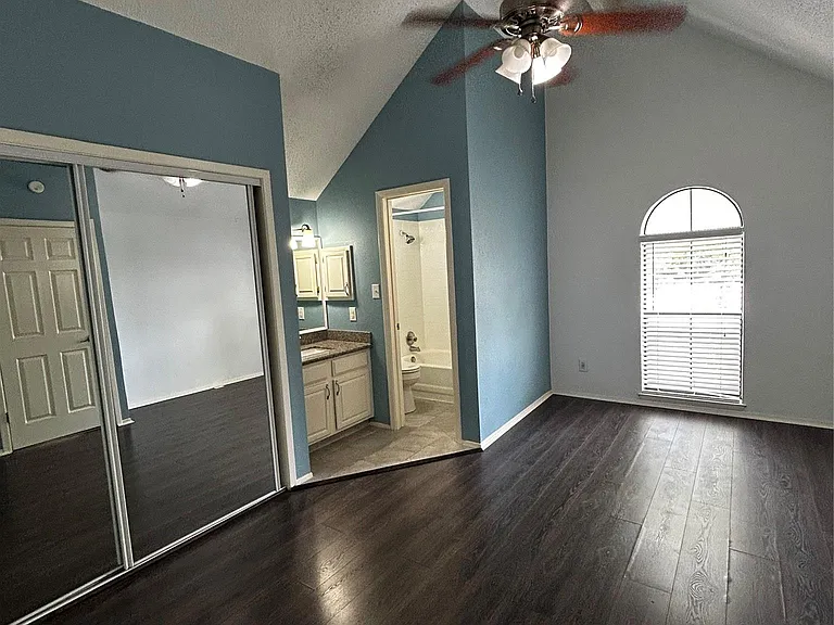 708 Graham Pl #208 — Photo 8