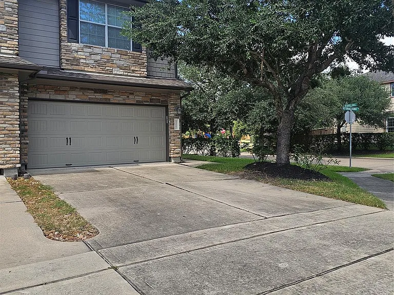 3217 Victorian Manor Ln — Photo 13