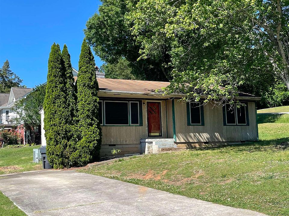 1st image of 250 1st St