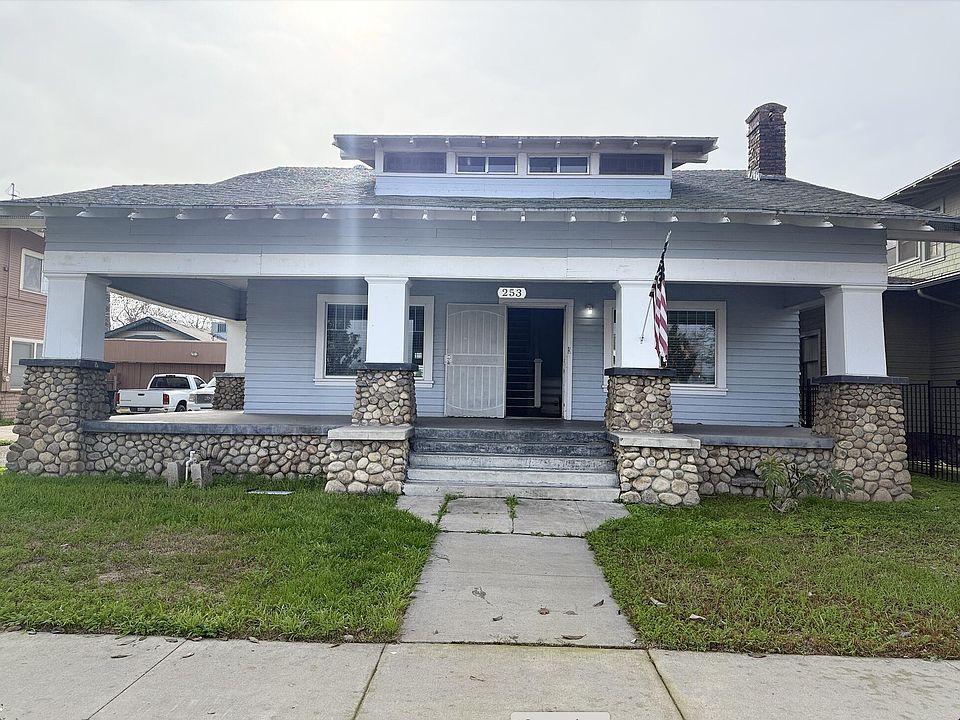 1st image of 253 E Putnam Avenue