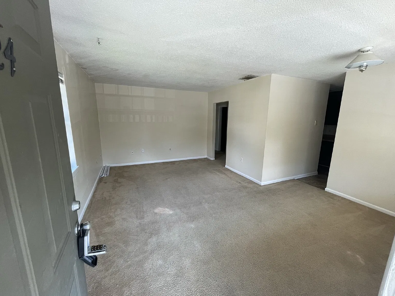 2 bed, 1.0 bath, $900 — Photo 3