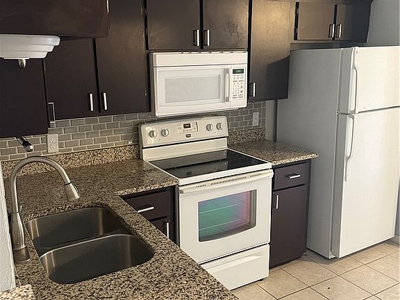 5th image of 1800 Treehouse Trl APT B