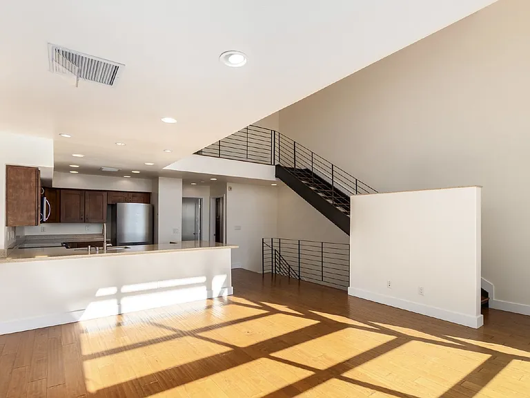 1300 W 5th St #1005 — Photo 3