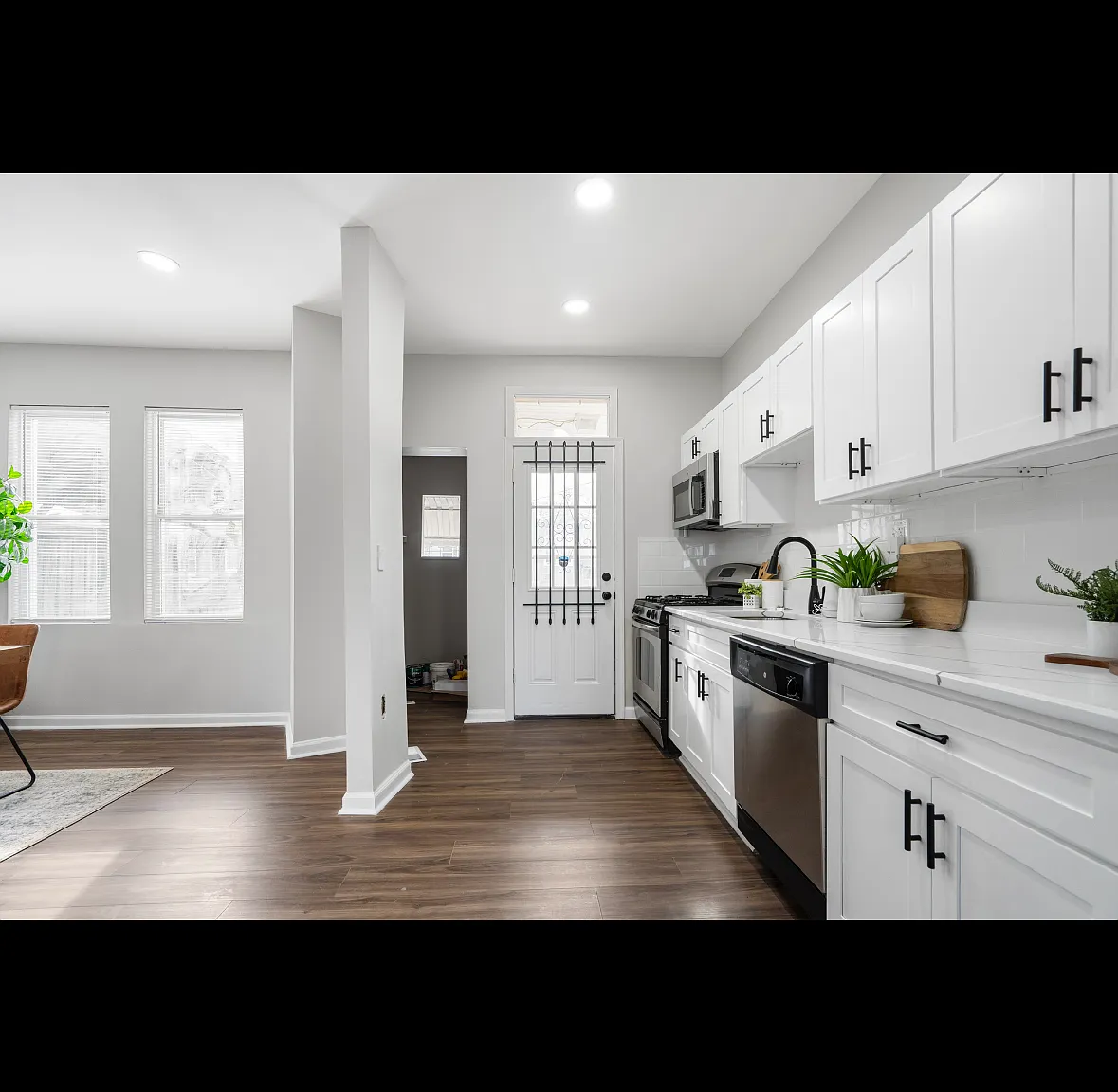 1415 Carswell Street - 1 — Photo 4