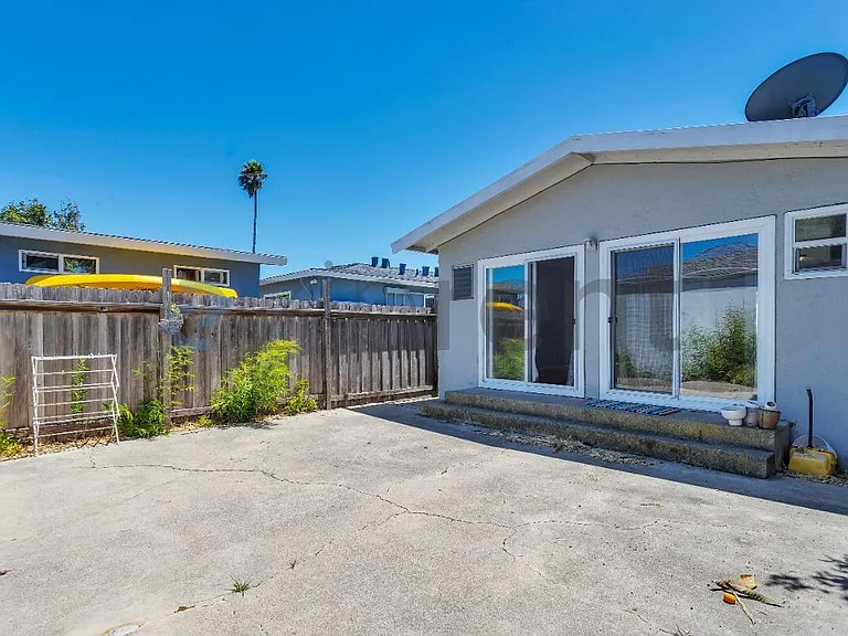 2121 Esmond Ave — Photo 19