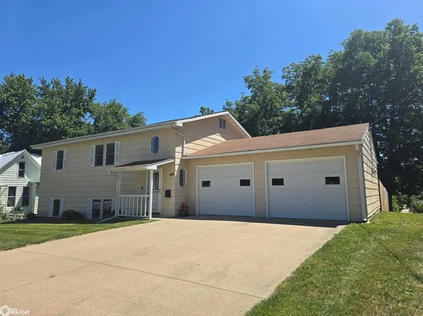 414 N 4th St, Oskaloosa, IA 52577