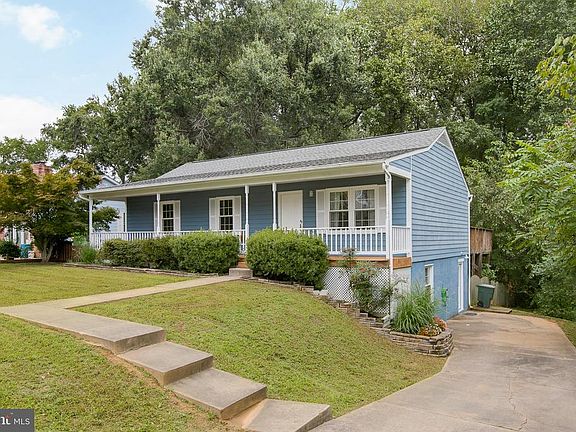2nd image of 1622 Clover Dr
