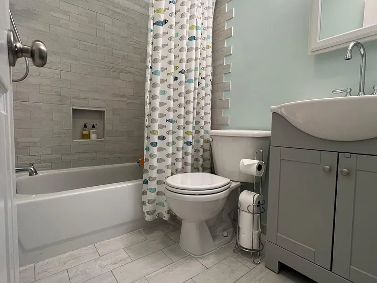 Second floor: 2nd bathroom