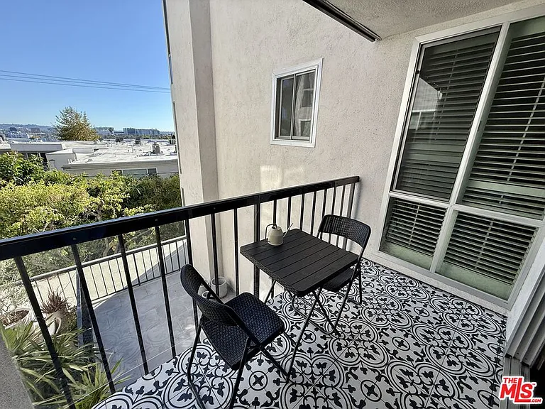 8530 Holloway Dr #318 — Photo 4
