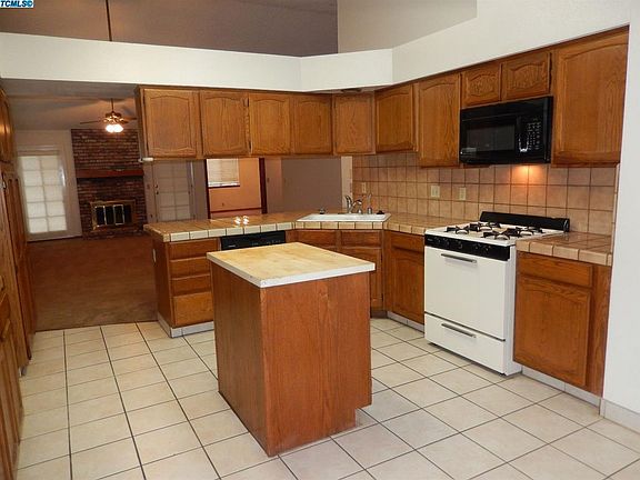 5th image of 1014 N Parkwood Ct