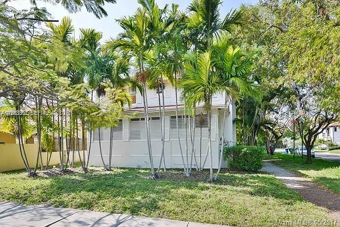 2000 S Miami Ave — Photo 16